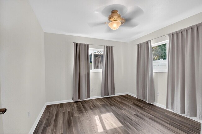 Building Photo - 1012 W Camino Real