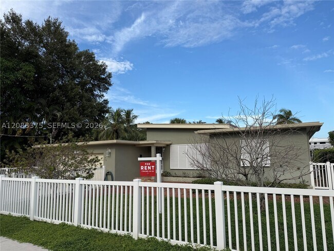 Building Photo - 800 SW 8th St