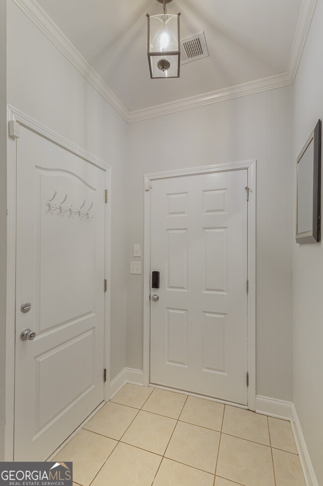 Building Photo - 1953 Sterling Oaks Cir NE