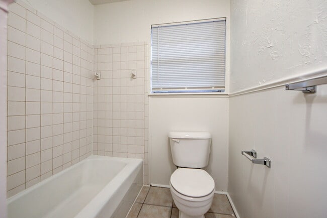 Building Photo - 1333 E Brooks St