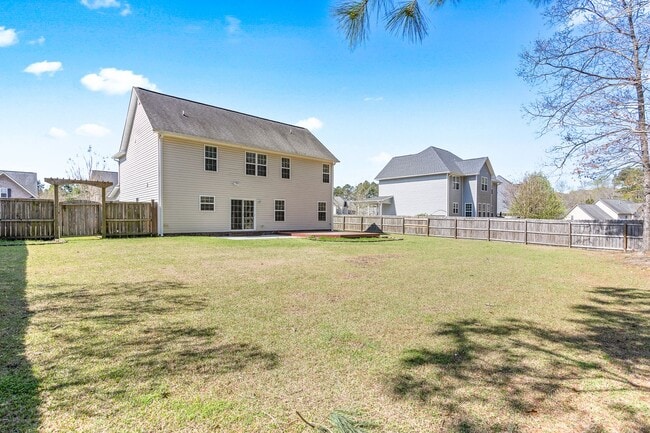 Building Photo - 907 Stagecoach Dr