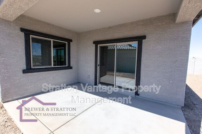 Building Photo - 18473 N Lakeside Dr