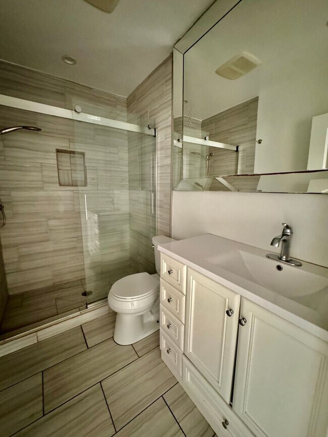 Building Photo - 337 Rexford Dr