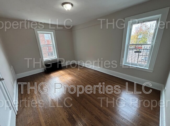 Building Photo - 490 Tremont Ave