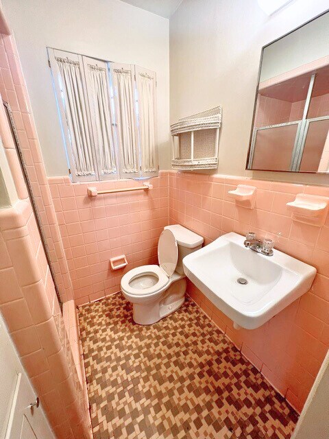 Building Photo - 5027 Ashley Dr