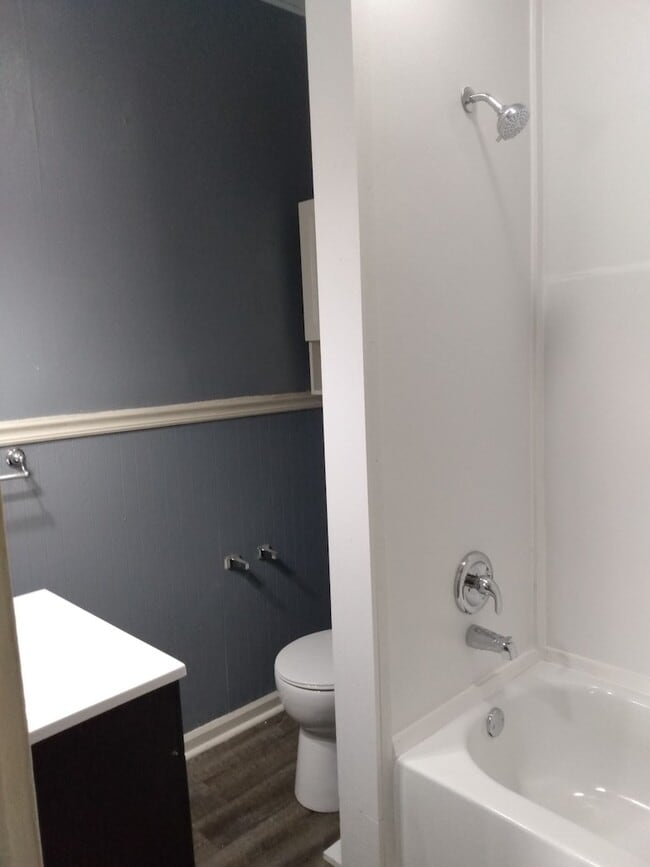 Building Photo - 1344 N Walnut St