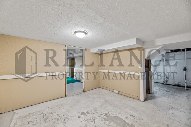 Building Photo - 2118 E 1st St N