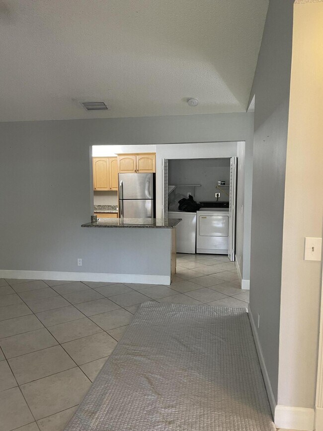 Building Photo - 9037 SE Hobe Ridge Ave