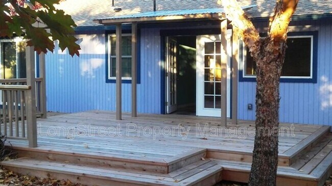 Building Photo - 2872 SE Linda St