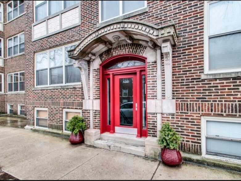 Entrance - 1243 W Rosemont Ave