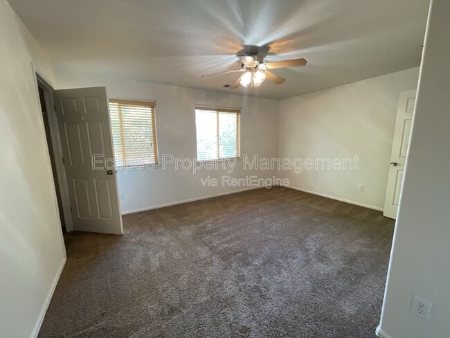 Building Photo - 2451 1/2 Theresea Ln