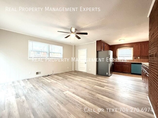 Building Photo - 3930 Carlyle Dr