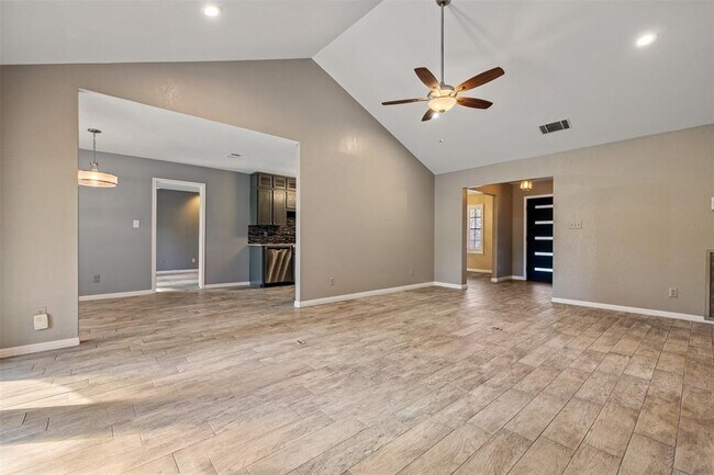 Building Photo - 25 Woodcreek Dr