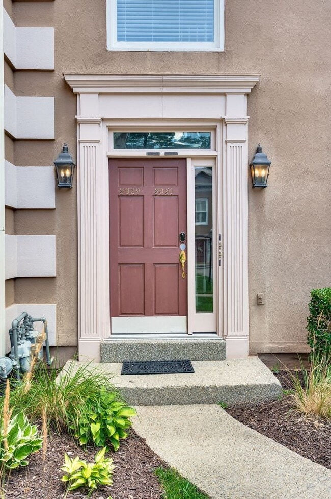 Building Photo - Charming 2BR/2BA condo in Green Hills!