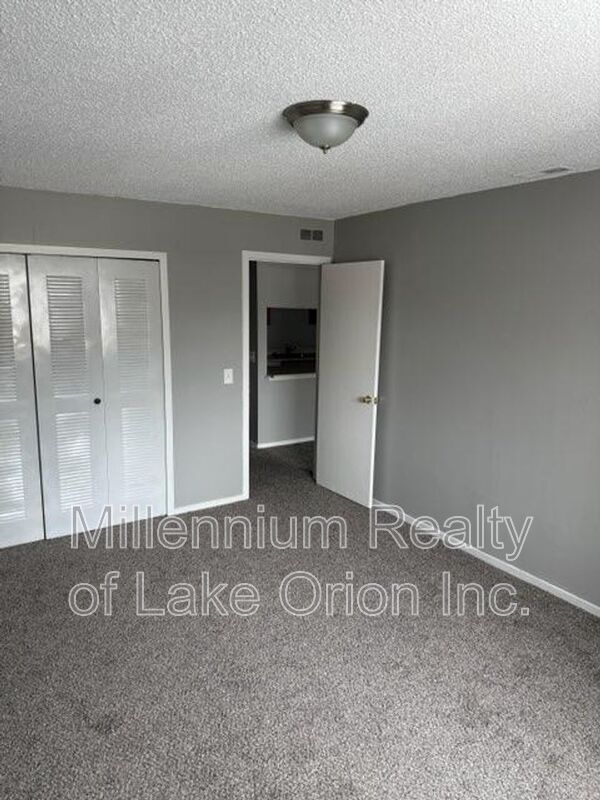 Building Photo - 25 Louck St