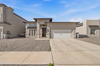 Building Photo - 925 Louisiana Downs Ave