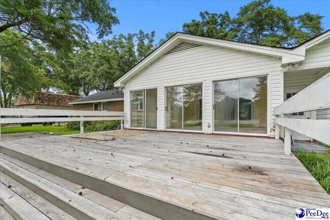 Building Photo - 3820 W Lake Dr
