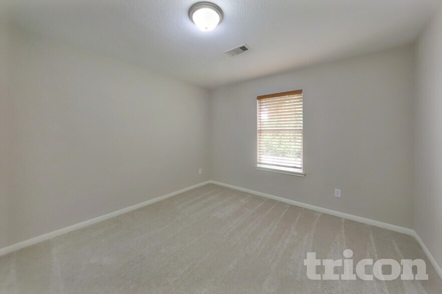 Building Photo - 8523 W Highlands Crossing