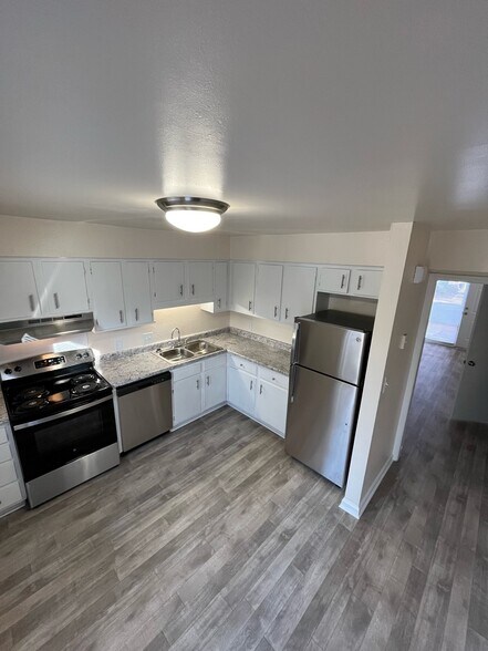 Updated Appliances - Forest Hills Townhomes