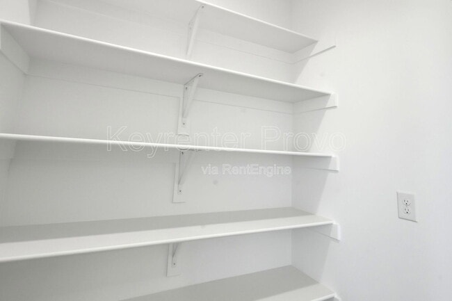 Building Photo - 371 E Levengrove Dr