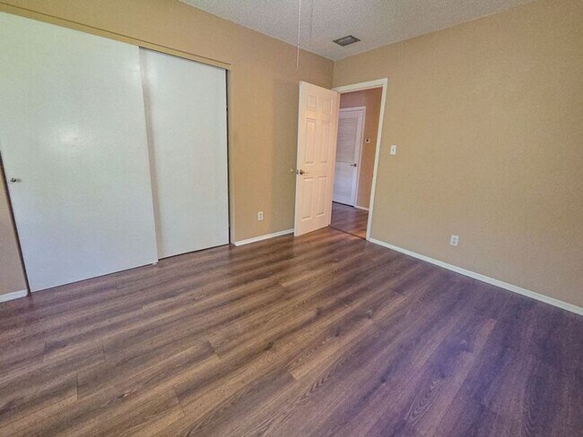 Building Photo - 152 Springwood Cir