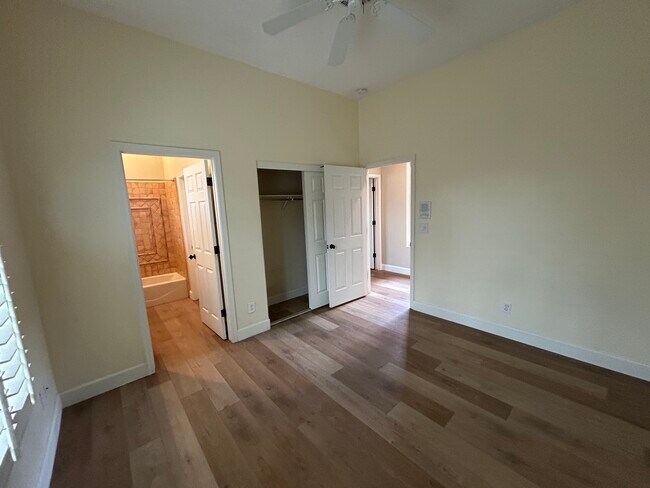 Building Photo - 42019 N Golf Crest Rd