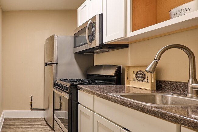 Building Photo - 198 Court St