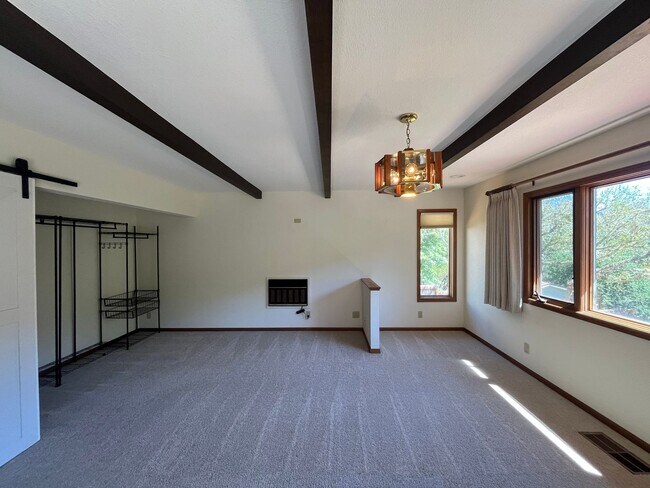 Building Photo - Spacious Home with views of the Irish Hill...