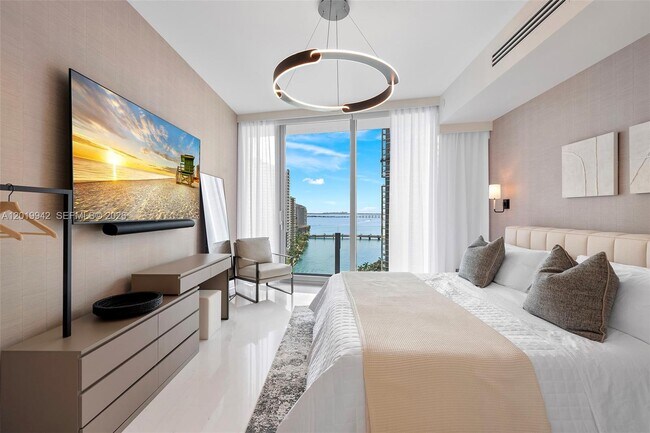 Building Photo - 300 Biscayne Blvd Way