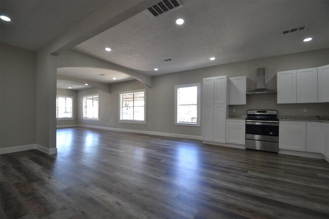 Building Photo - 7604 Avenue I
