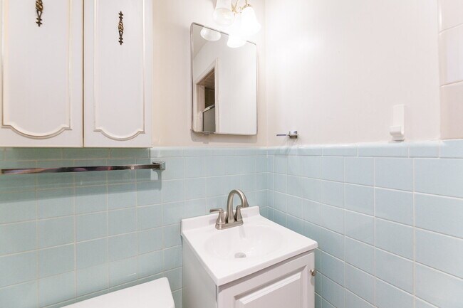 Building Photo - Remodeled throughout, 3/2/1
