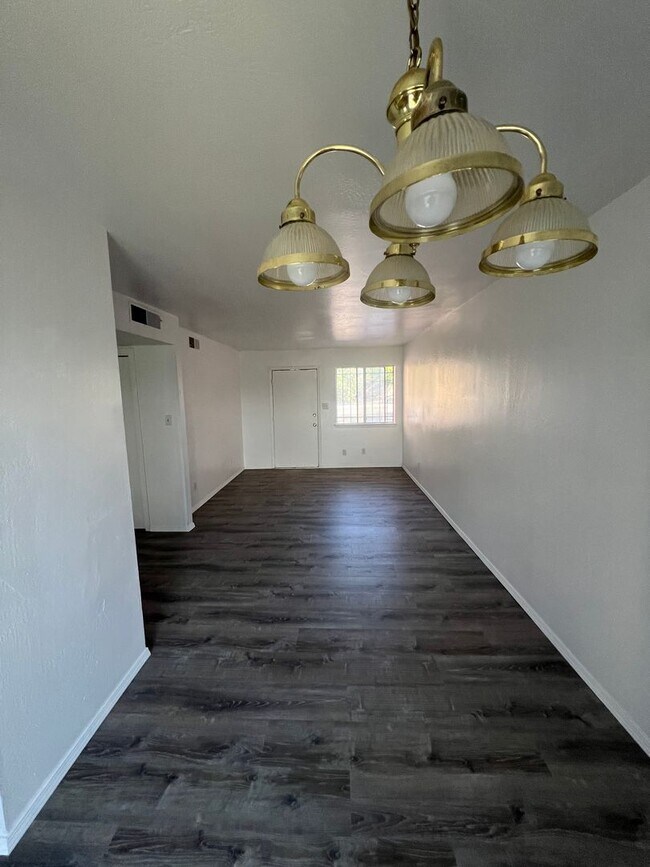 Building Photo - 1213 Dickerson Dr SE