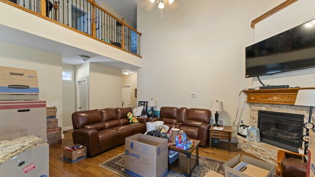 Building Photo - 3900 SW Grey Hawk Dr