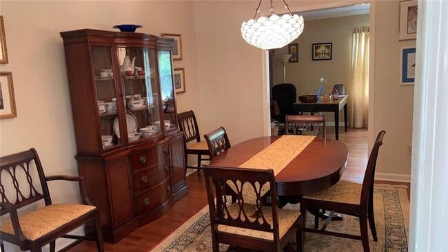 Building Photo - 2901 Victoria Dr