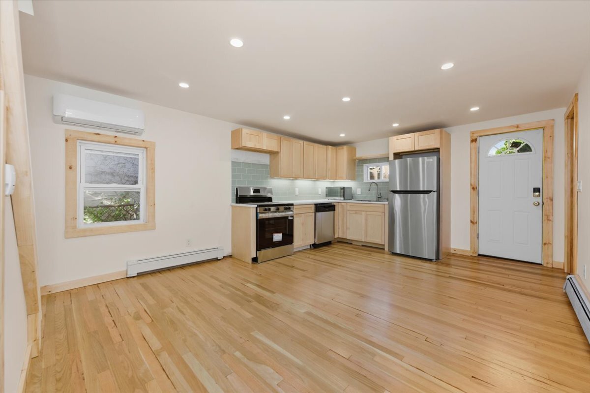 Building Photo - 132A Raymond St