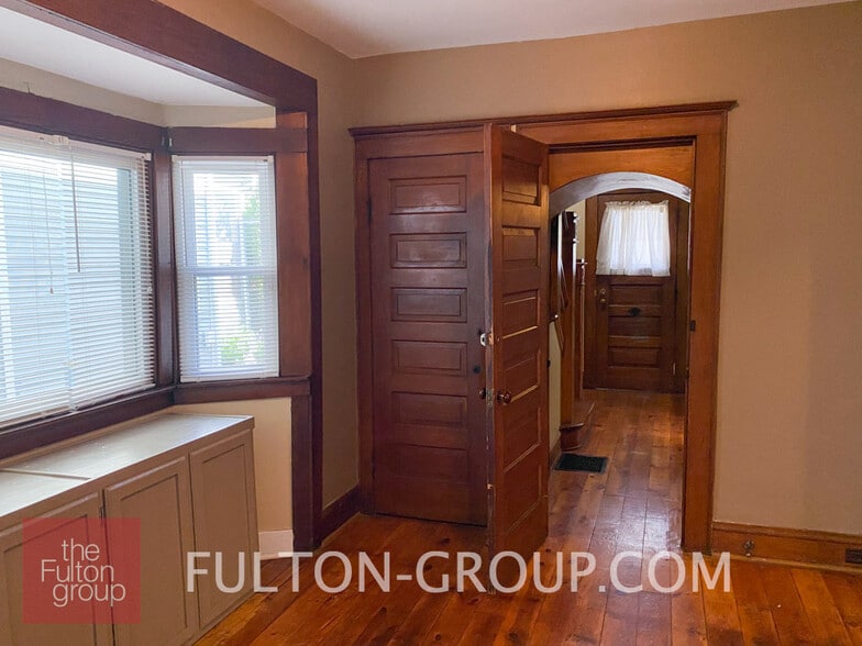 Building Photo - 710 Veto St NW