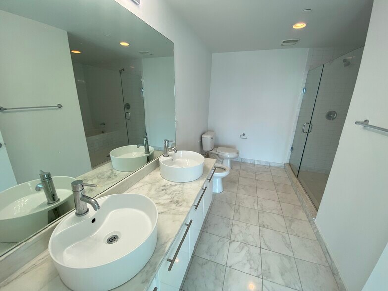 Building Photo - 888 Biscayne Blvd