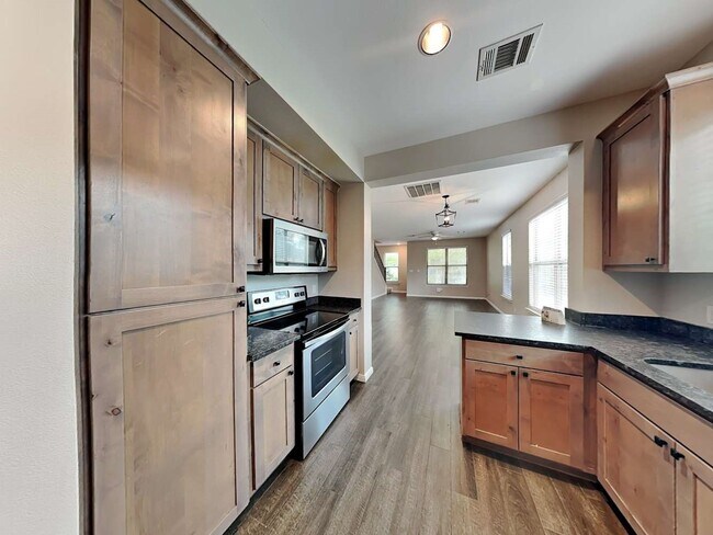 Building Photo - 179 Holly St