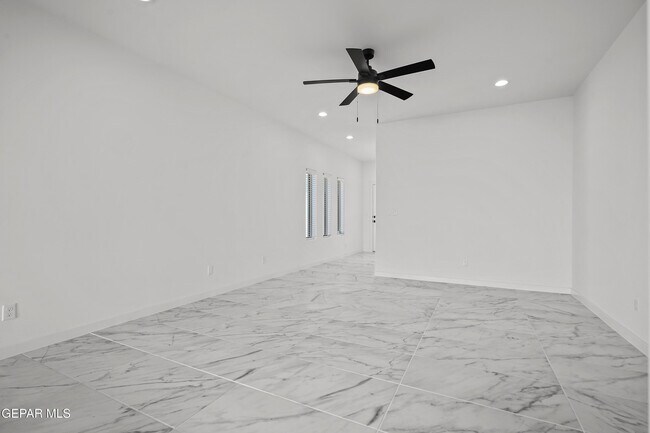 Building Photo - 15165 Destination Ave