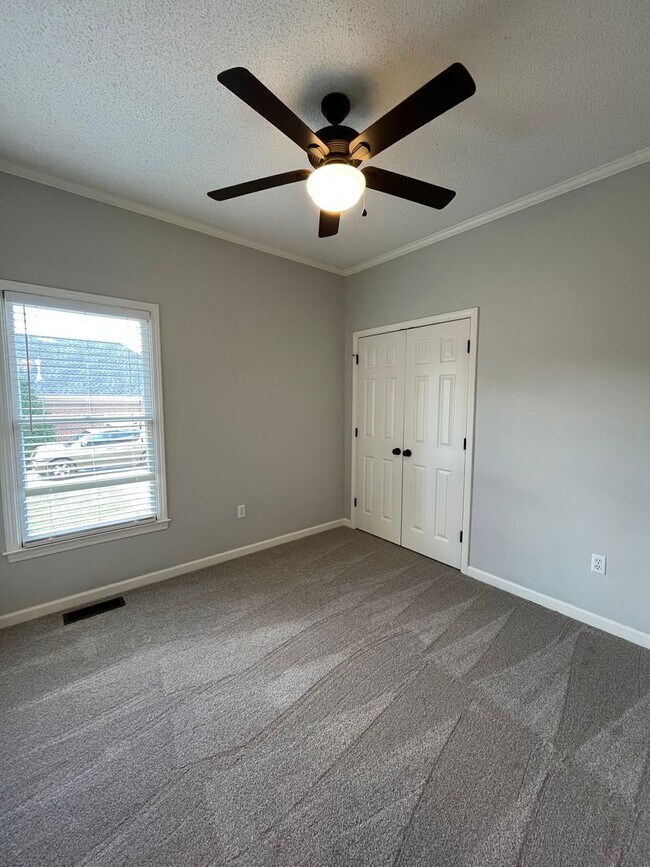 Building Photo - 3BR Home in Heartwood Place with large fen...