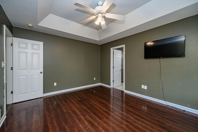 Building Photo - 709 Campusview Dr