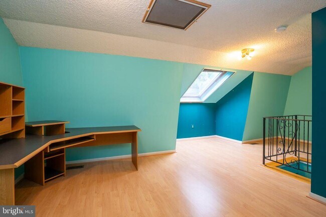 Building Photo - 16 Thoreau Dr