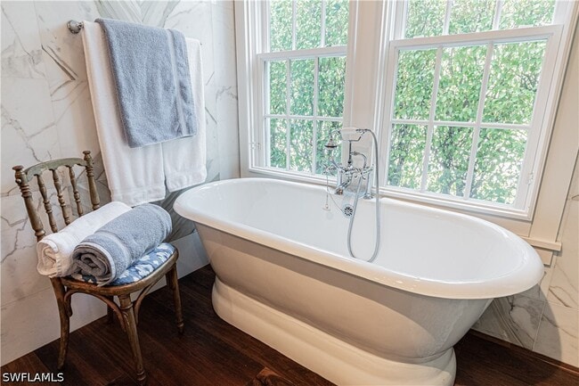 Building Photo - 287 11th Ave S