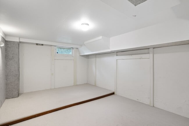 Building Photo - SW Portland!! Stunning 4-Bedroom Home with...