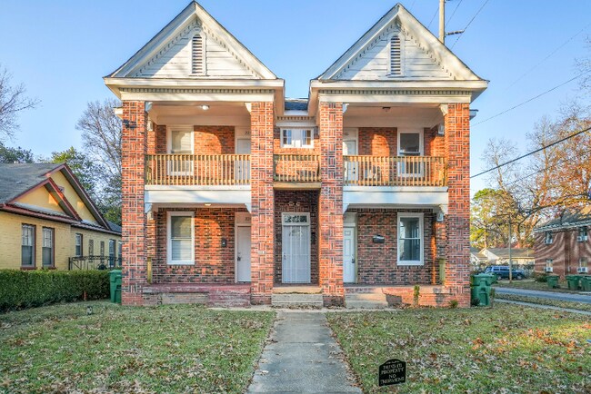 Primary Photo - 2241 St Charles Ave