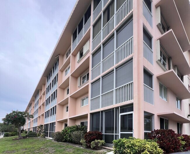 Building Photo - 750 NE Spanish River Blvd