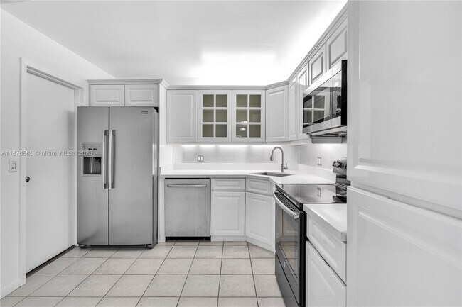 Building Photo - 2201 S Ocean Dr
