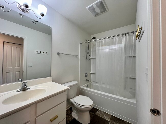 Building Photo - 1464 Lake Ridge Ct