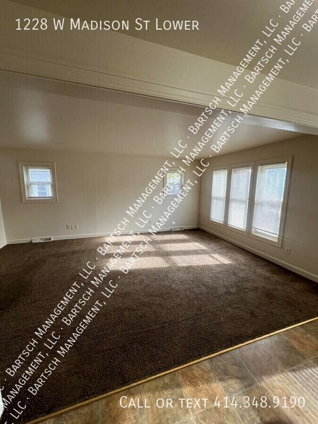 Building Photo - 1228 W Madison St