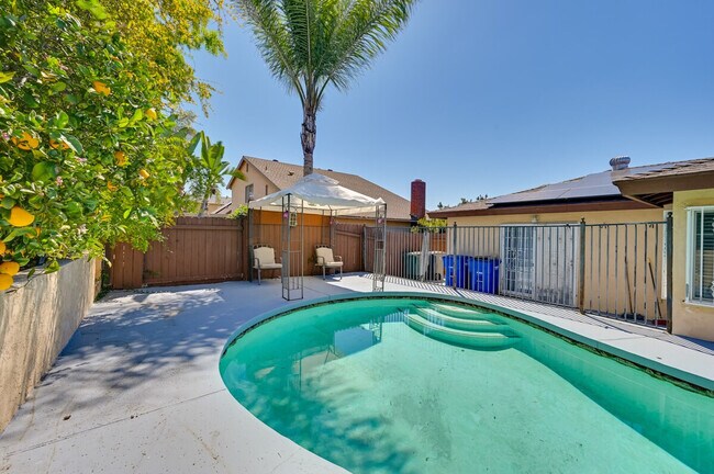 Building Photo - 719 Mahogany Dr